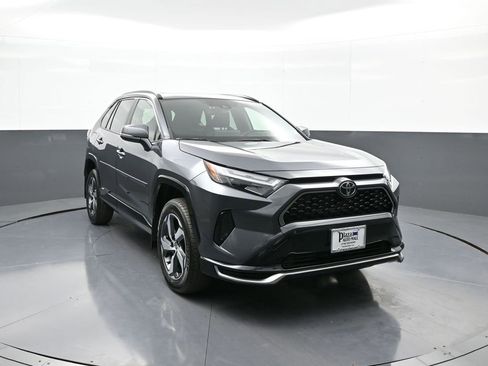New 2025 Toyota RAV4 SE image 3