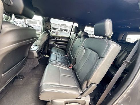 Used 2023 Jeep Wagoneer L Series II AWD/4WD image 27