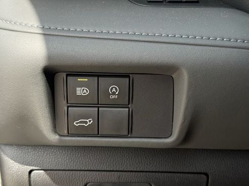 Used 2024 Toyota Highlander XLE FWD image 26