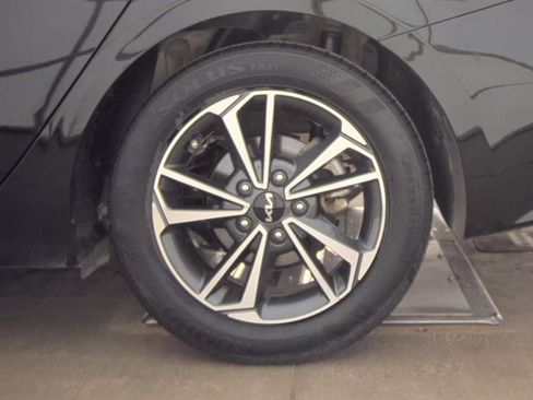 Used 2024 Kia Forte LXS w/ LXS Technology Package FWD image 18