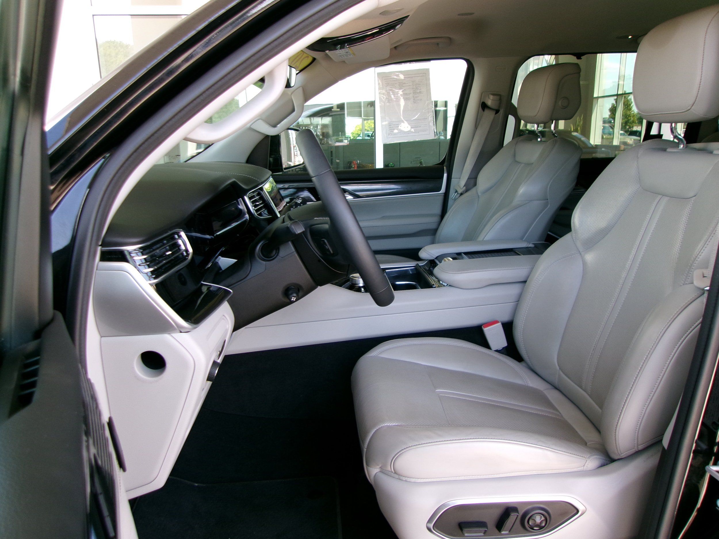 Used 2022 Jeep Wagoneer Series I w/ Convenience Group I AWD/4WD image 14