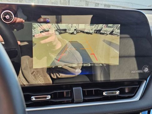 New 2025 Chevrolet Equinox LT w/ Convenience Package II image 22