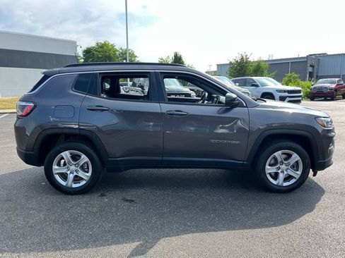 Used 2024 Jeep Compass Latitude AWD/4WD image 9