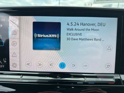 New 2026 Volkswagen Atlas Cross Sport SEL R-Line image 17