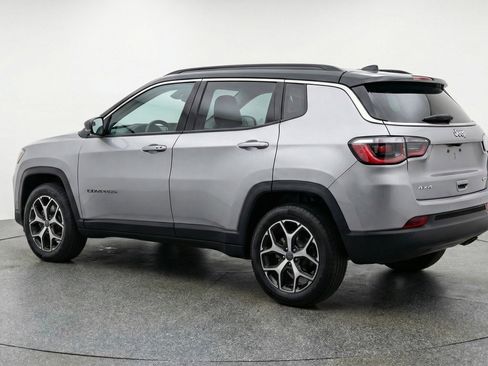 Used 2025 Jeep Compass Limited image 6