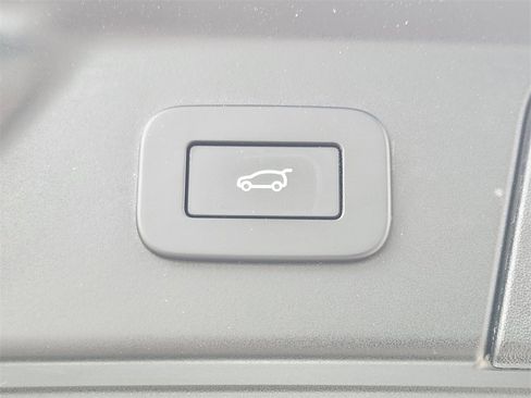 Used 2025 Land Rover Range Rover Velar Dynamic SE image 23