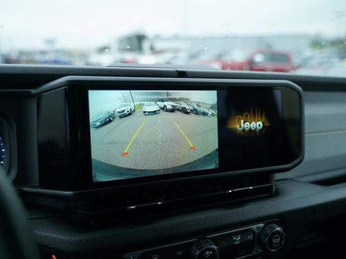 Used 2025 Jeep Wrangler Sport S image 15