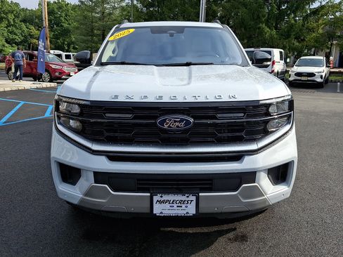 Used 2025 Ford Expedition Platinum AWD/4WD image 2