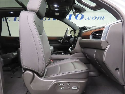 Used 2025 GMC Yukon Denali w/ Sun & Power Step Package image 30