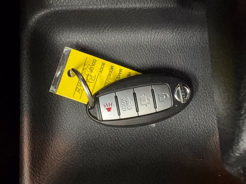 Used 2022 Nissan Versa SV w/ Trunk Package FWD image 24
