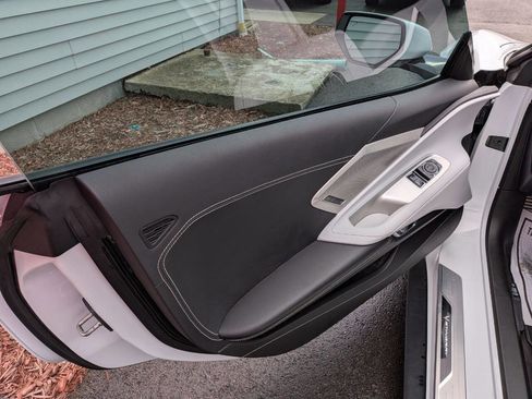 Used 2023 Chevrolet Corvette Stingray 2dr Coupe w/2LT image 12