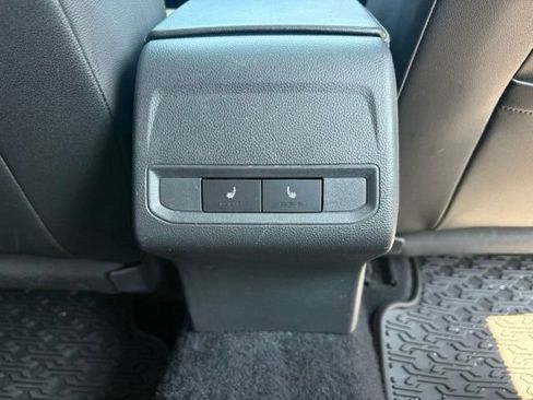 Used 2020 Volkswagen Jetta SE w/ SE Cold Weather Package FWD image 17
