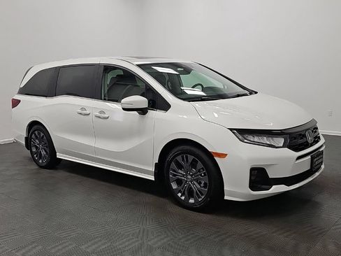 New 2026 Honda Odyssey Touring image 2