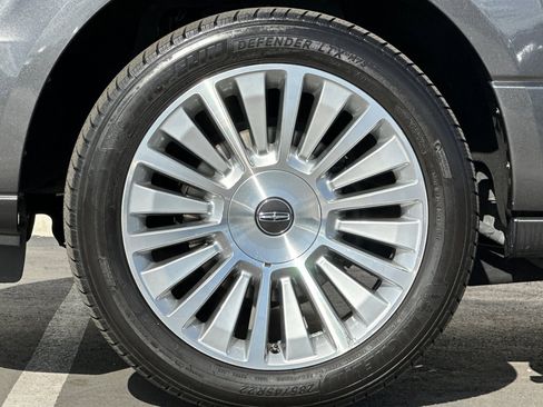 Used 2016 Lincoln Navigator Select image 27