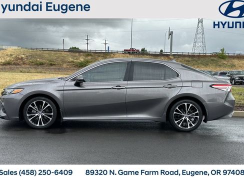 Used 2020 Toyota Camry SE FWD image 7