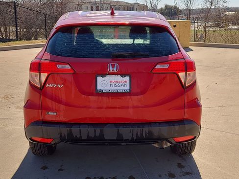 Used 2017 Honda HR-V LX image 3