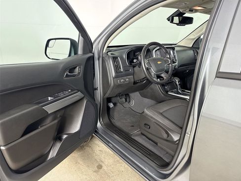 Used 2022 Chevrolet Colorado LT w/ LT Convenience Package image 3