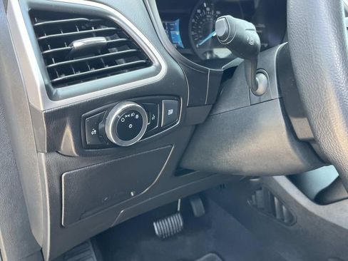 Used 2024 Ford Edge SE image 30