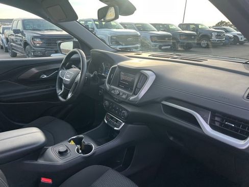 Used 2024 GMC Terrain SLE image 5