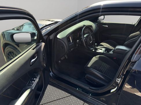 Used 2018 Dodge Charger R/T image 19