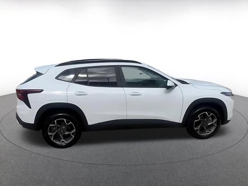 Used 2025 Chevrolet Trax LT w/ LT Convenience Package FWD image 15