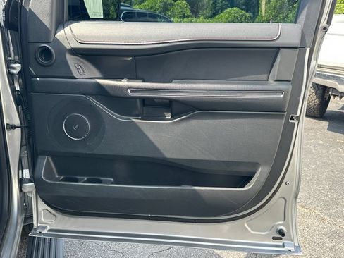 Used 2023 Ford Expedition Limited RWD image 15