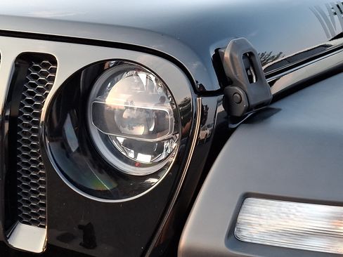 Used 2022 Jeep Wrangler Unlimited Sport AWD/4WD image 9