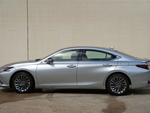 Used 2025 Lexus ES 300h w/ Accessory Package (Z1) FWD image 50