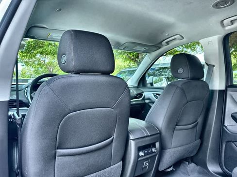 Used 2021 Chevrolet Traverse LT FWD image 23