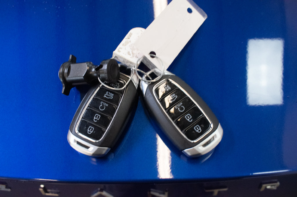 Used 2023 Hyundai Elantra Limited FWD image 25