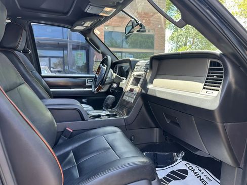 Used 2007 Lincoln Navigator 2WD image 10