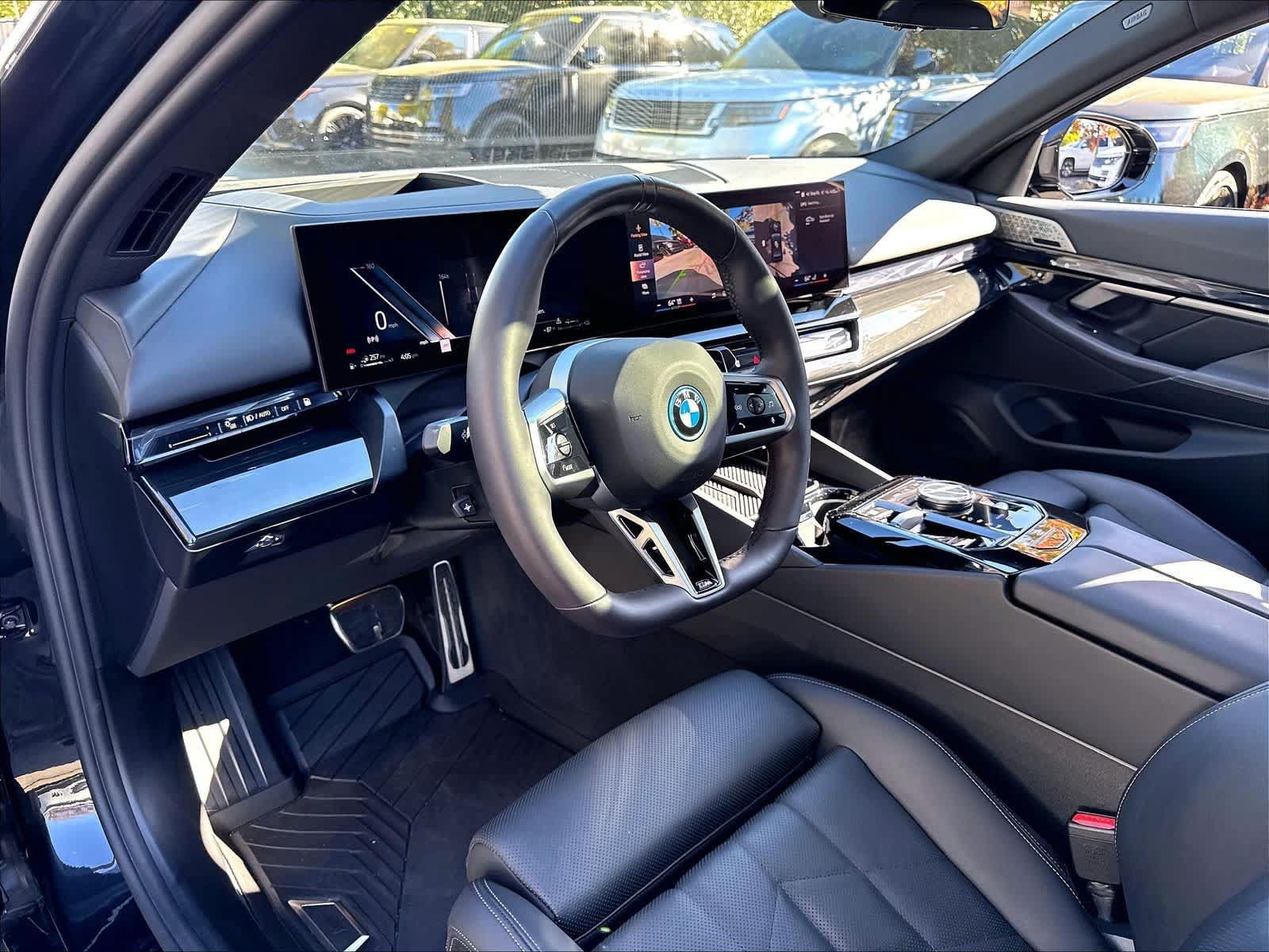 Used 2025 BMW 550e xDrive w/ Premium Package AWD/4WD image 14