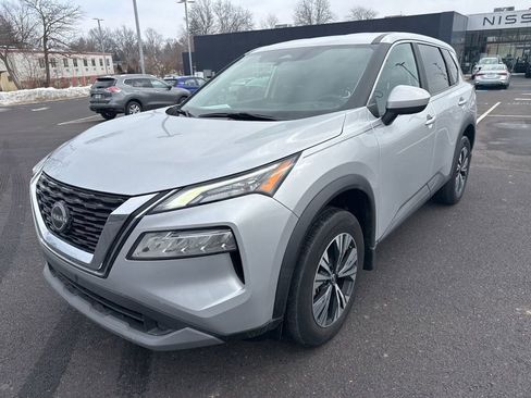 Used 2023 Nissan Rogue SV image 4