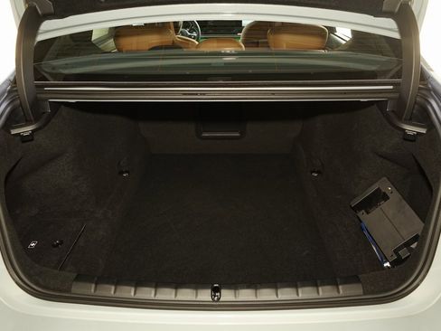 Used 2025 BMW 740i image 27