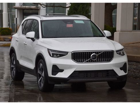 Certified 2025 Volvo XC40 B5 Core w/ Protection Package Premier image 2