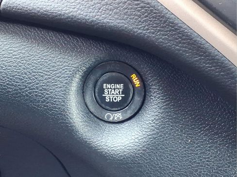 Used 2016 Jeep Cherokee Latitude w/ Comfort/Convenience Group image 19