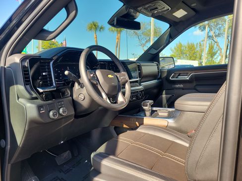 Used 2025 Chevrolet Silverado 1500 High Country image 9