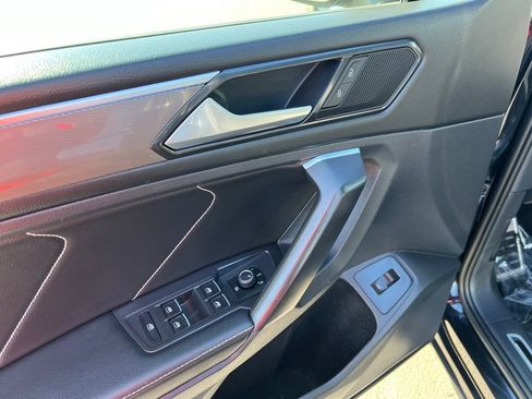 Used 2022 Volkswagen Tiguan SE R-Line image 13