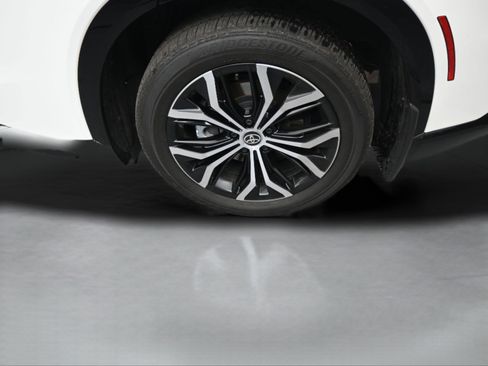 Certified 2025 Toyota Crown Signia image 36