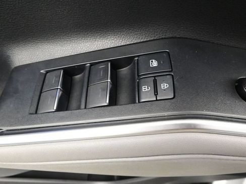Used 2021 Toyota Highlander Limited FWD image 9