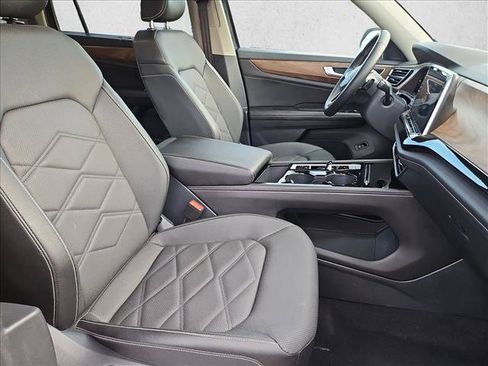 Used 2025 Volkswagen Atlas SE FWD image 21