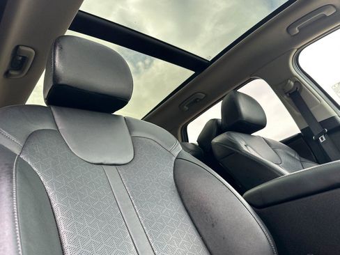 Used 2023 Kia Sorento EX w/ Panoramic Sunroof Package image 19