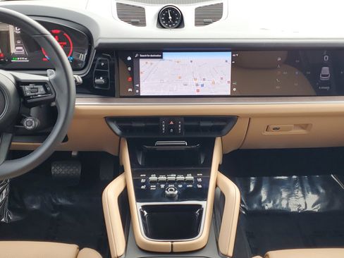 Used 2024 Porsche Cayenne E-Hybrid image 17