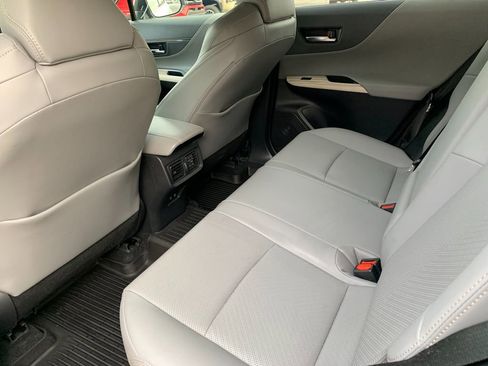 Used 2022 Toyota Venza Limited w/ Advanced Technology Package image 14