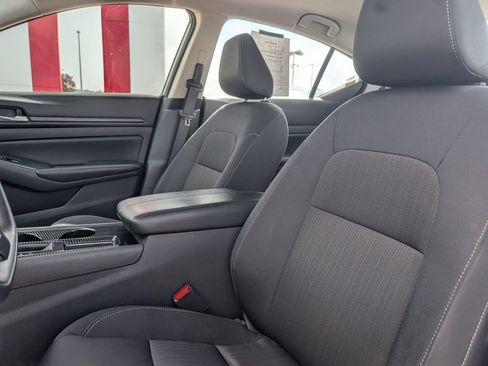 Used 2024 Nissan Altima 2.5 SV FWD image 7