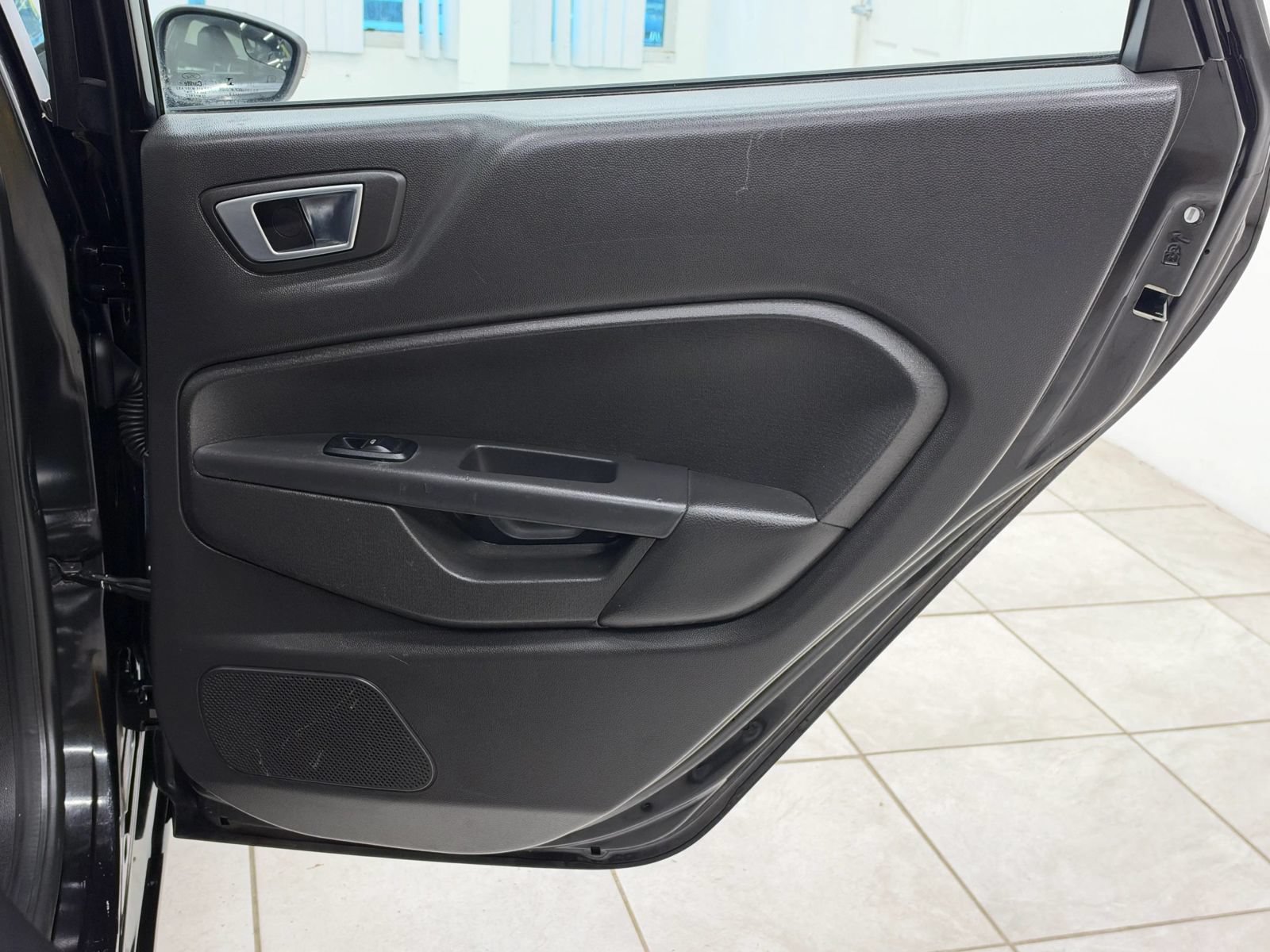 Used 2014 Ford Fiesta Titanium FWD image 21