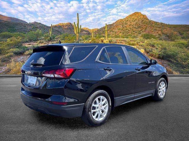 Used 2023 Chevrolet Equinox LS w/ LS Convenience Package FWD image 4