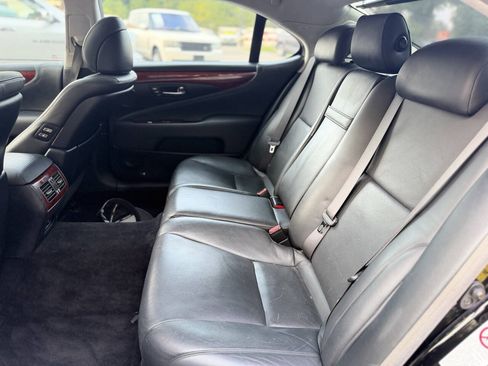 Used 2007 Lexus LS 460 L w/ Luxury Pkg RWD image 19