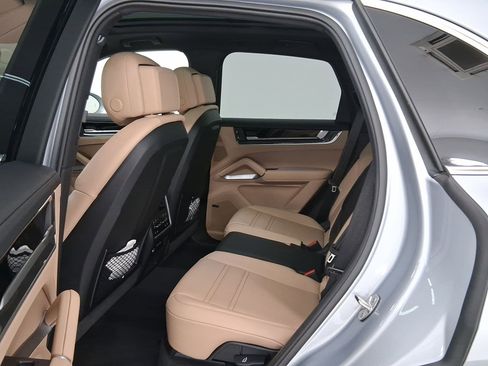 New 2026 Porsche Cayenne E-Hybrid image 13