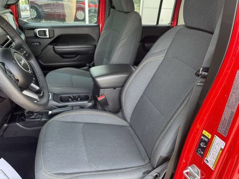 Used 2025 Jeep Wrangler Unlimited Sport AWD/4WD image 17